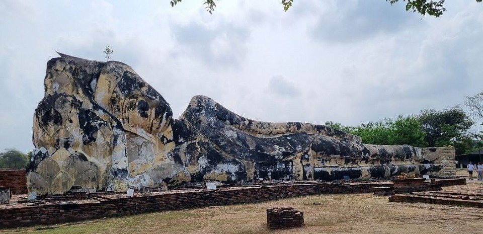 Reclining buddha